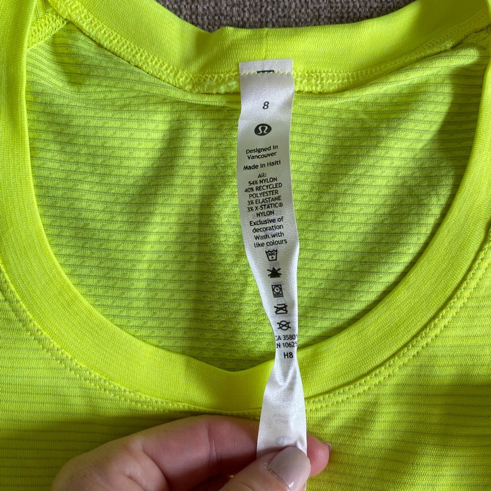 CROP LENGTH LULULEMON TOP